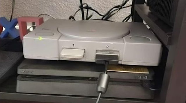 Normies: You can't tell what exact boss someone is fighting just by looking at the console.....Gamers: