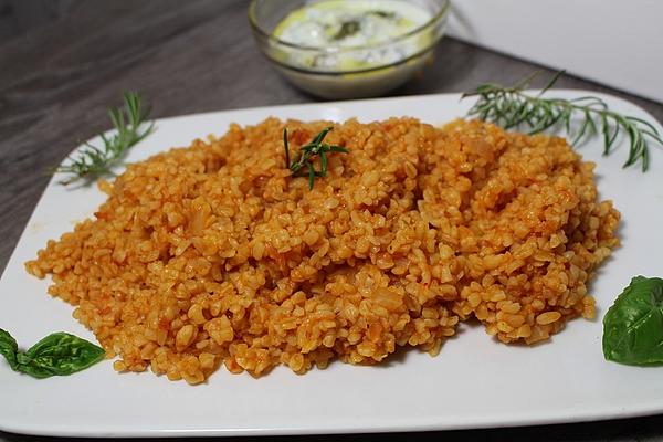 Picture of bulgur rice, brown grain in shape of rice