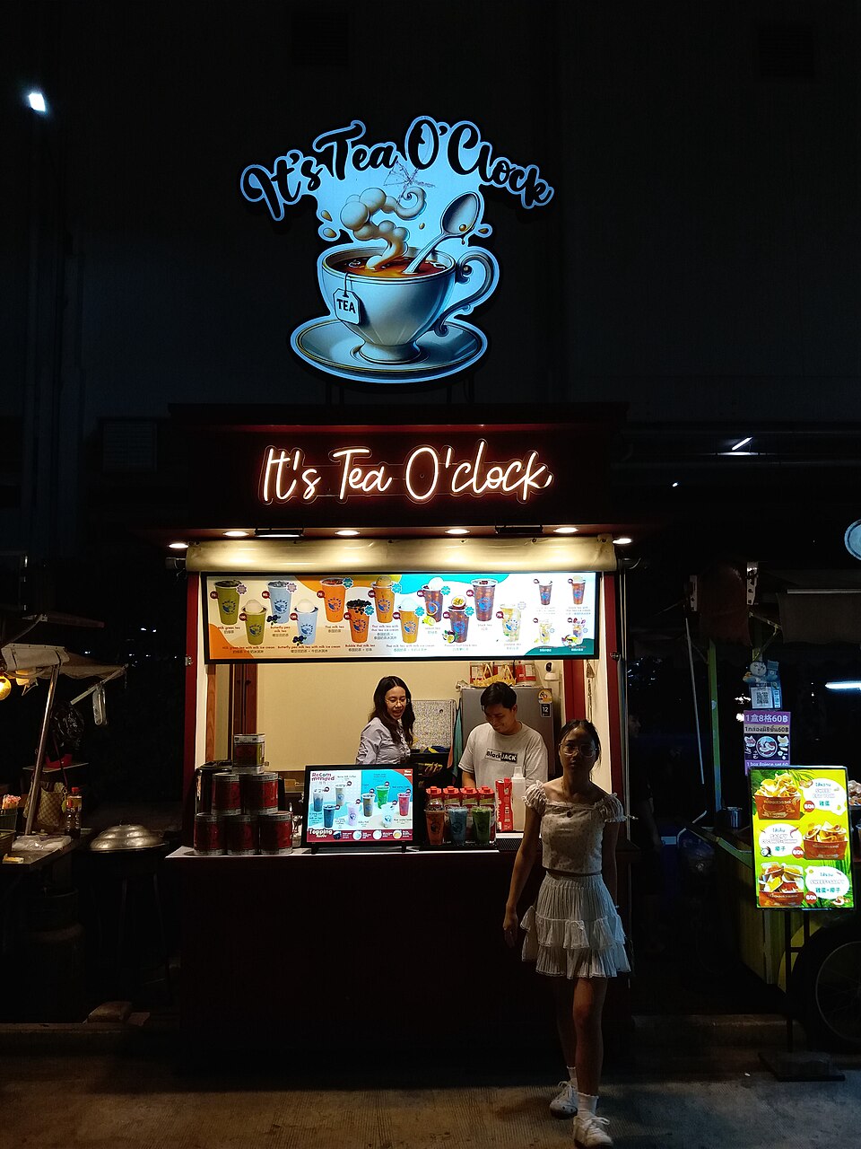 #4: Street pedlar sell drinks at night market.jpg