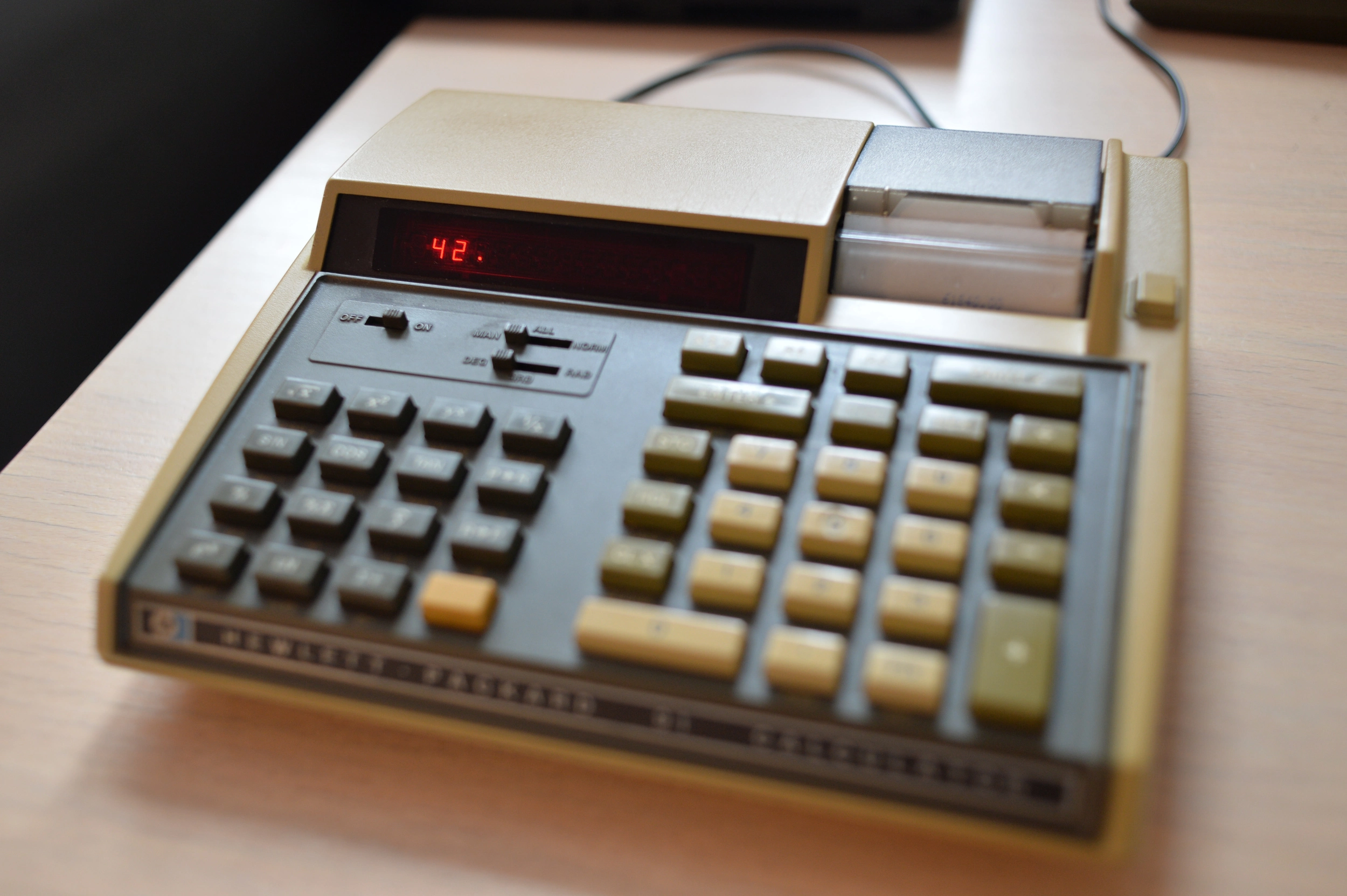 HP-91 desktop calculator displaying 42 on it's red LED display